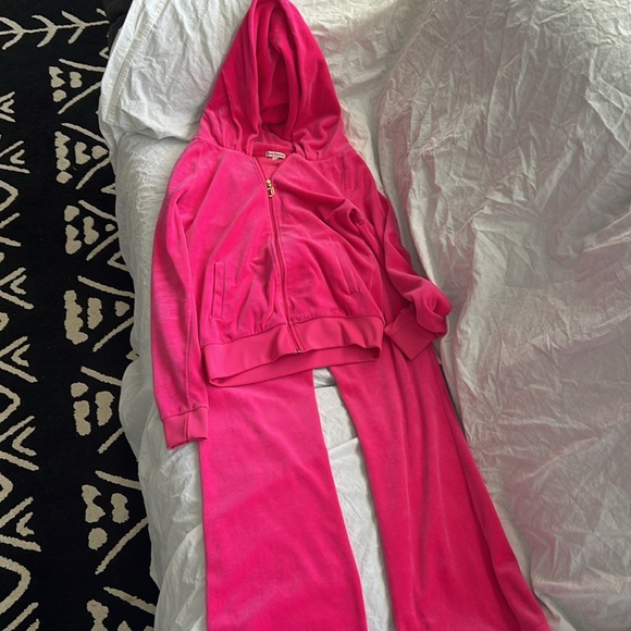 Juicy Couture Pink Velvet Track Suit Size Small for the pants and xs jacket - Picture 4 of 5
